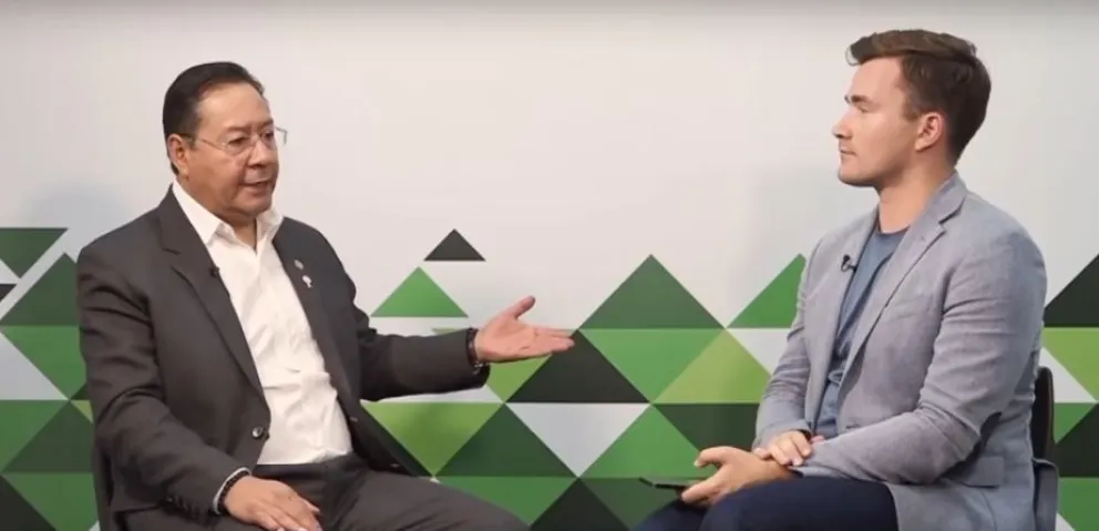 Arce duranta la entrevista con el medio pro ruso, RT. Foto: Captura de video