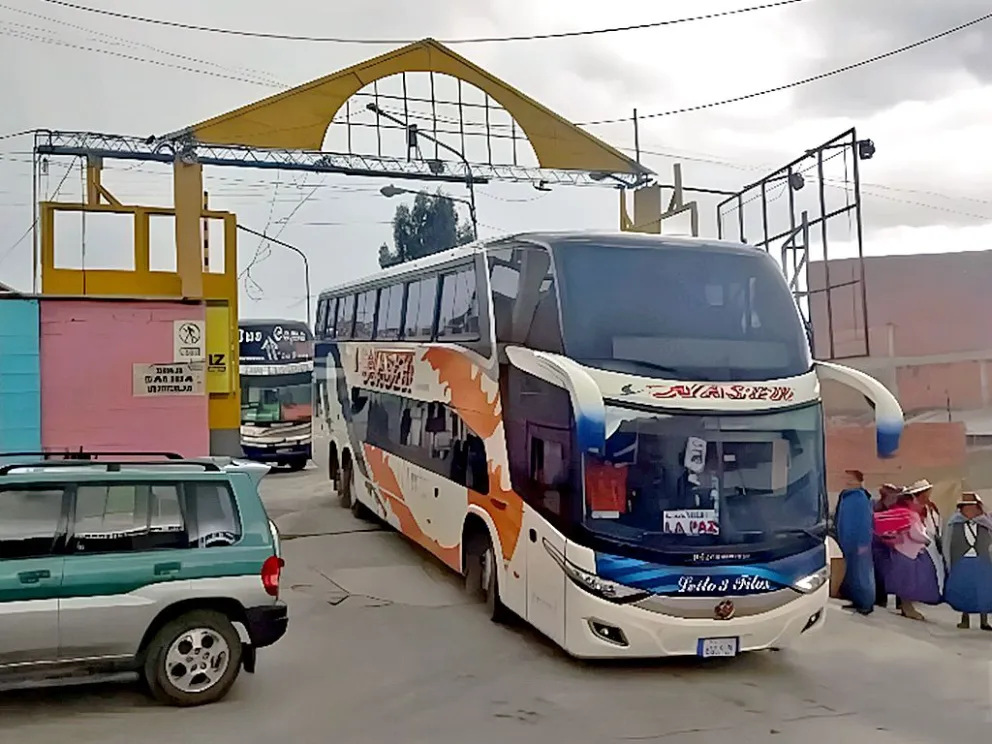 Un vehículo en  la Terminal de Buses de La Paz. Foto: Archivo ABI
