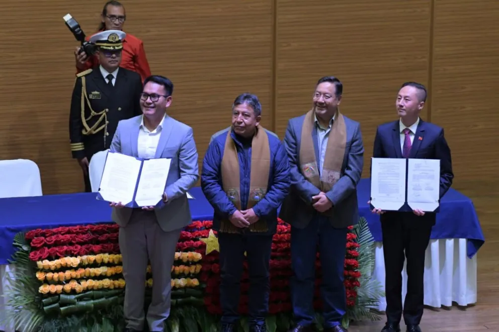 Suscripción de contrato con CBC de China en noviembre de 2024. Foto: ABI