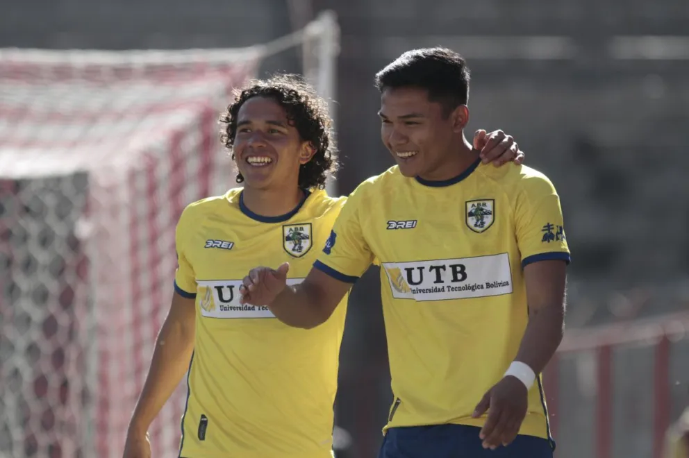 Los jugadores de ABB celebran el empate que consiguieron en la parte final del encuentro. Foto: Agencia Marka Registrada
