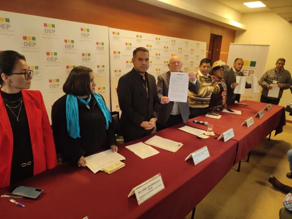 La Sala Plena del TSE, la tarde del 3 de abril, cuando lanzó la convocatoria a las elecciones generales para el 17 de agosto de 2025. Foto: Paulo Lizárraga A. / Visión 360