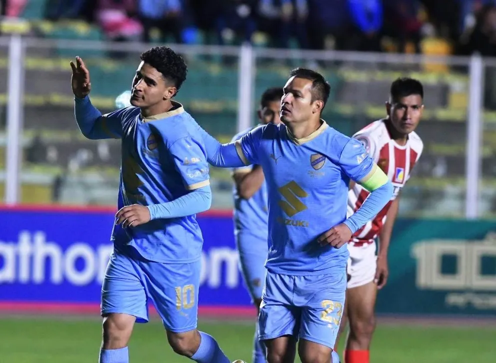 Cataño, a la izquierda celebra el segundo gol de Bolívar junto a Justiniano. Foto: APG