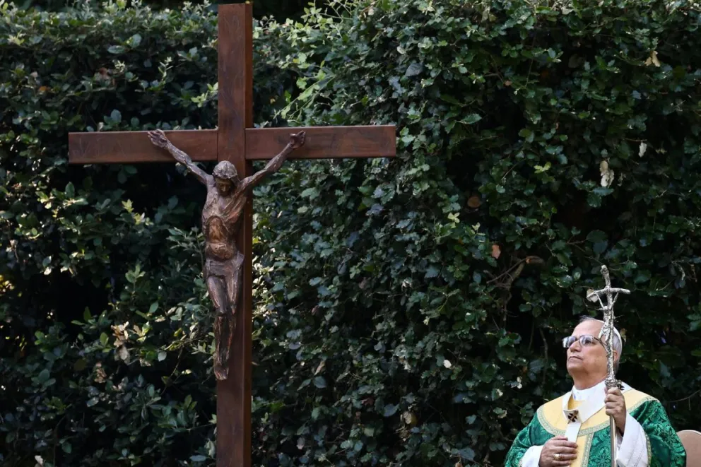El papa León XIV celebra una misa en Castel Gandolfo. Foto: EFE