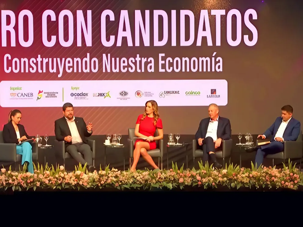 Los candidatos en el foro. Foto: Captura de video 