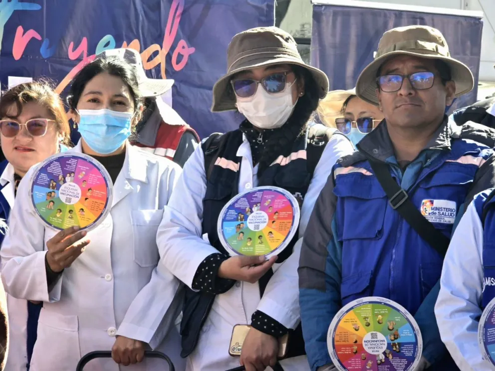 Brigadas médicas desplazadas en La Paz y El Alto  para frenar el avance del sarampión.  Foto: Ministerio de Salud