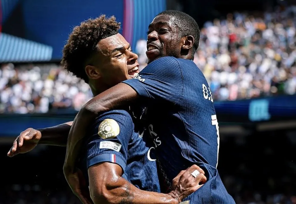 Dembelé (der.), autor del segundo gol del PSG, celebra con Doue. Foto: PSG. 