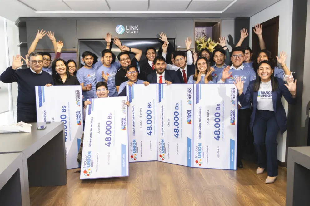 Representantes de las startups ganadoras de capital semilla. Foto: Fundación Emprender Futuro.