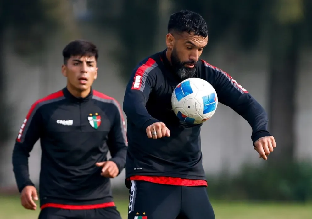 Ronnie Fernández en un entrenamiento del equipo de Palestino. Foto: Palestino