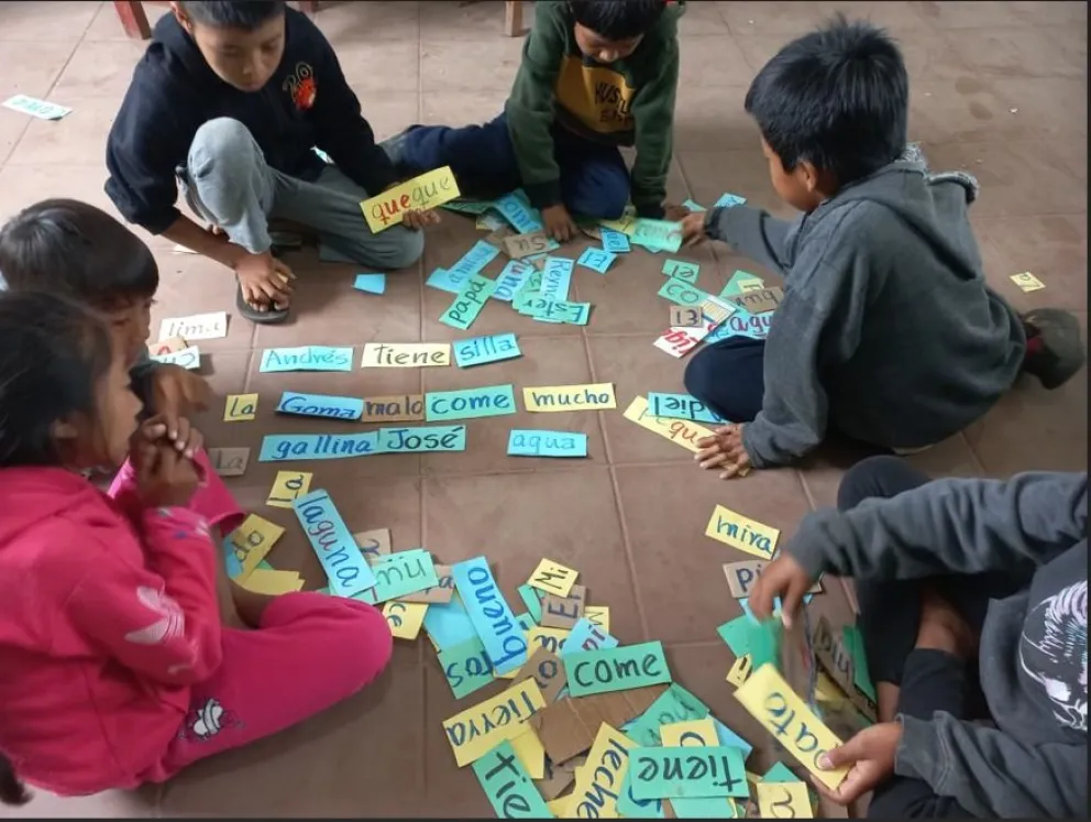 Niños durante una clase en una escuela de Santa Cruz. Foro: Dirección Departamental de Educación