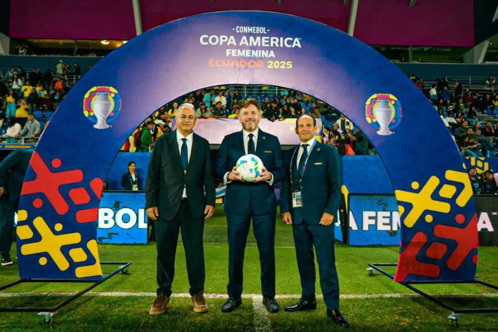 Fernando Costa, Alejandro Domínguez y Francisco Egas en la ceremonia inaugural. Foto: Conmebol