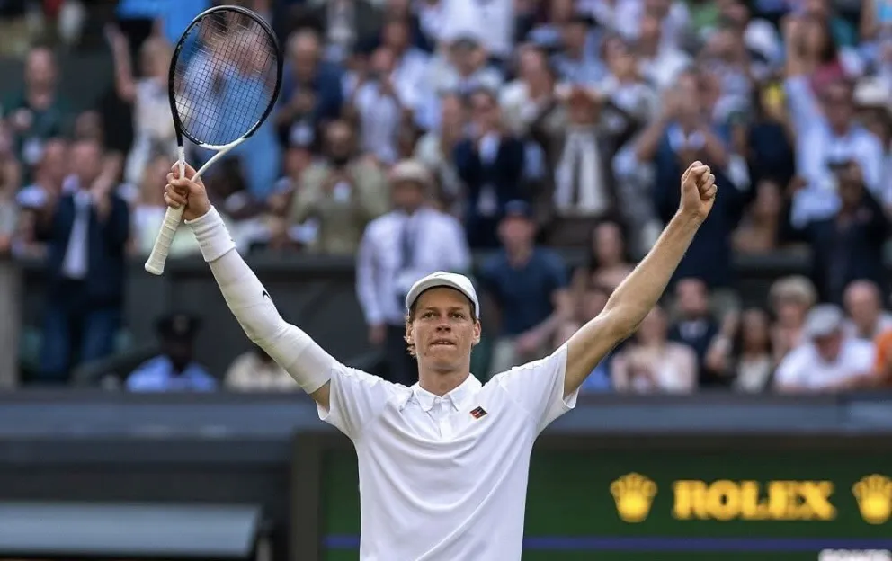 El gesto de campeón de Jannik Sinner después de conquistar el punto final ante Alcaraz. Foto: Wimbledon.