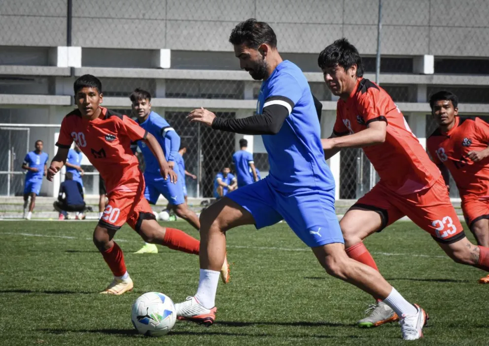 Cauteruccio en acción en el entrenamiento de este domingo en Ananta. Foto: Club Bolívar. 