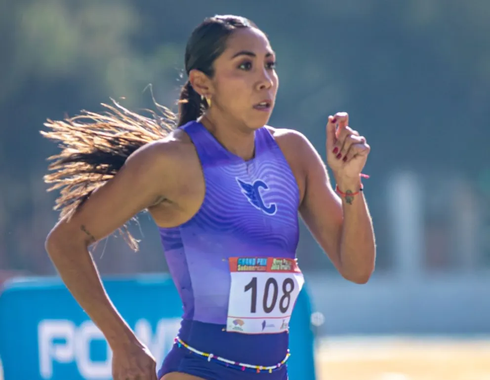 Cecilia Gómez durante la prueba de 800 metros planos. Foto: Federación Atlética de Bolivia