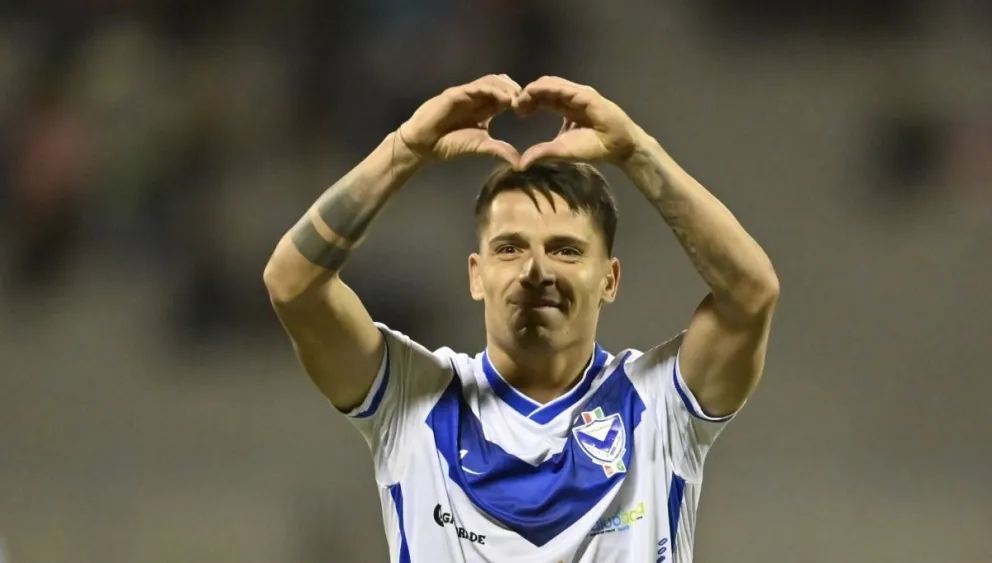 La celebración de Arismendi, autor de los goles del triunfo de GV San José. Foto: Agencia Marka Registrada. 