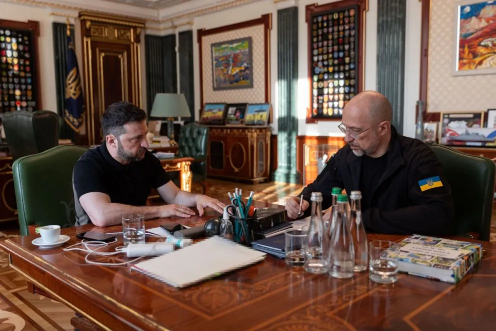 El presidente de Ucrania con el primer ministro de ese país, Denys Shmyhal. Foto: @ZelenskyUa