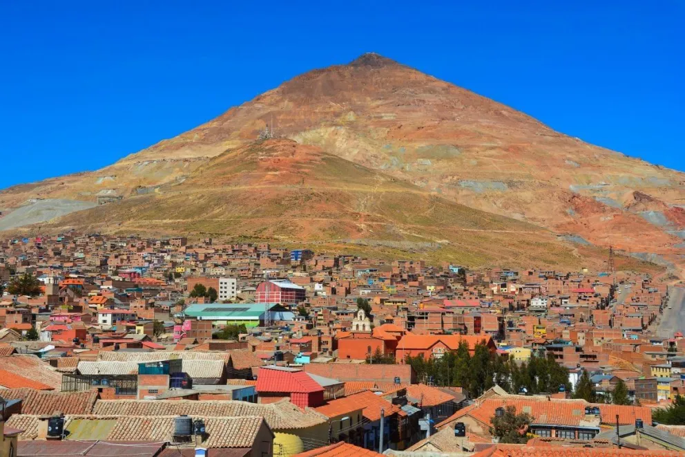 Una vista del Cerro Rico de Potosí. Foto: ABI