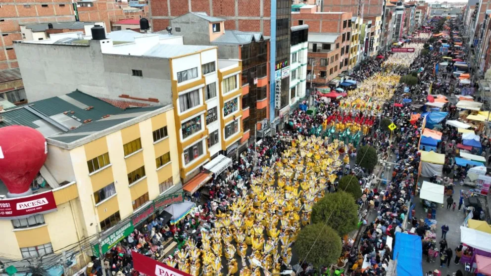 Una de las morenadas en una de las avenidas de la zona 16 de Julio, en la Entrada en Devoción a la Virgen del Carmen. Foto: GAMEA
