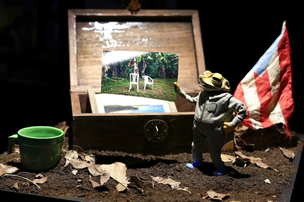 Fotografía que muestra utilería del video "Que tu te cree" durante la experiencia inmersiva "Seguimo' Aquí" este 15 de julio de 2025, en San Juan (Puerto Rico). Foto: EFE