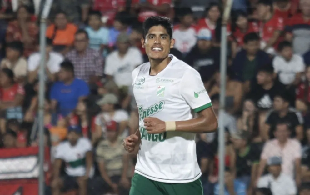 Fernando Nava, el goleador de Oriente, marcó un doblete contra Guabirá. Foto: APG. 