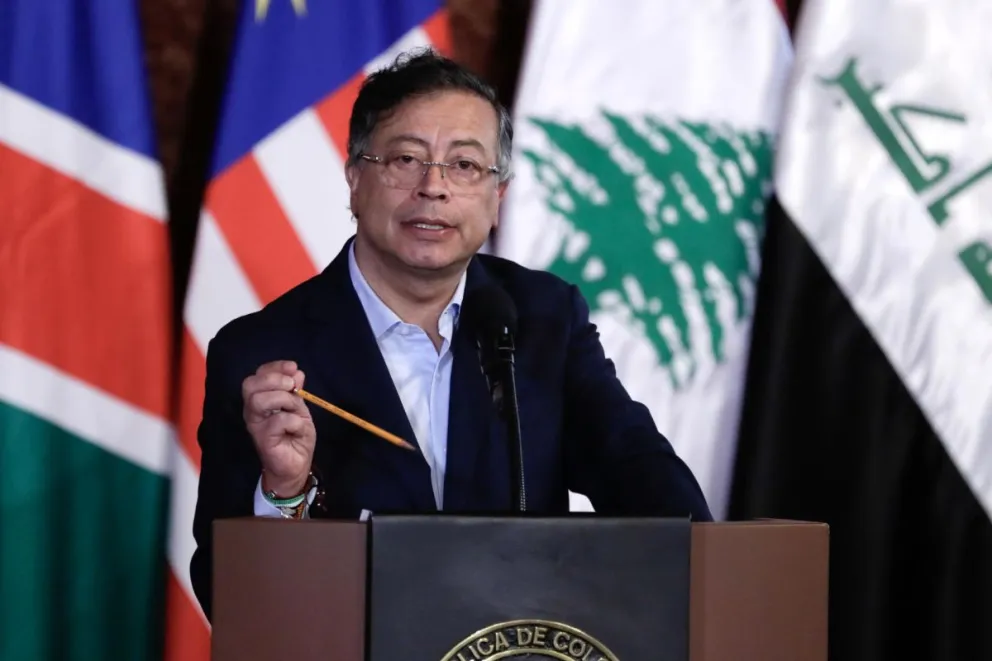 El presidente de Colombia, Gustavo Petro, habla durante la cumbre ministerial de emergencia del Grupo de La Haya este miércoles, en Bogotá (Colombia). Foto: EFE