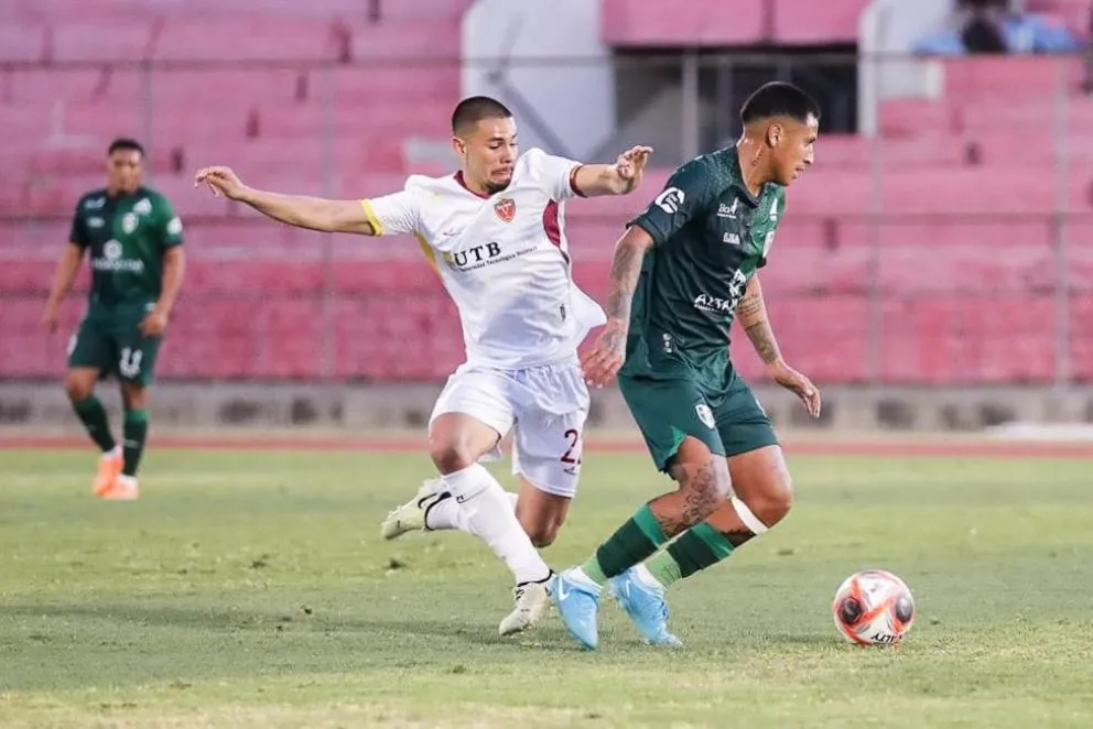 Una incidencia del empate entre Real Tomayapo y Real Oruro. Foto: Agencia Marka Registrada