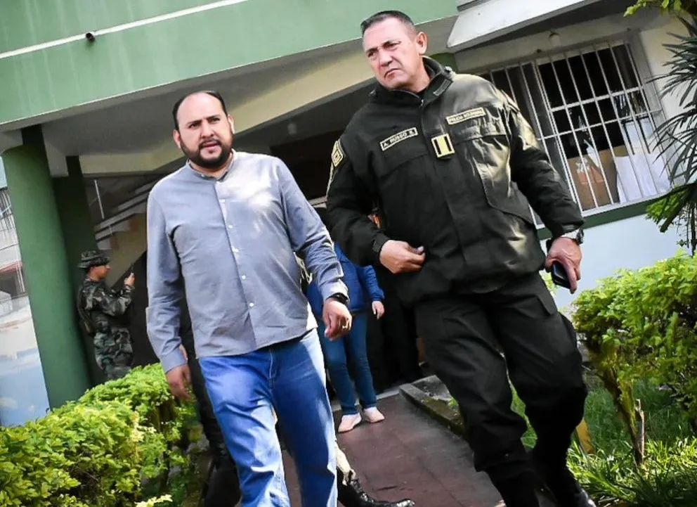 El ministro Ríos y el Comandante de la Policía. Foto: Ministerio de Gobierno 