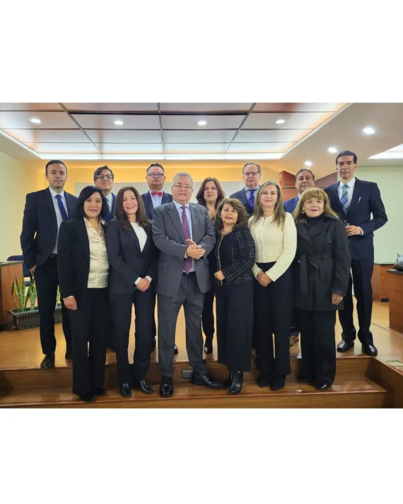 La directiva de la Asociación de Egresados de la Academia Diplomática de Bolivia. Foto: USFA