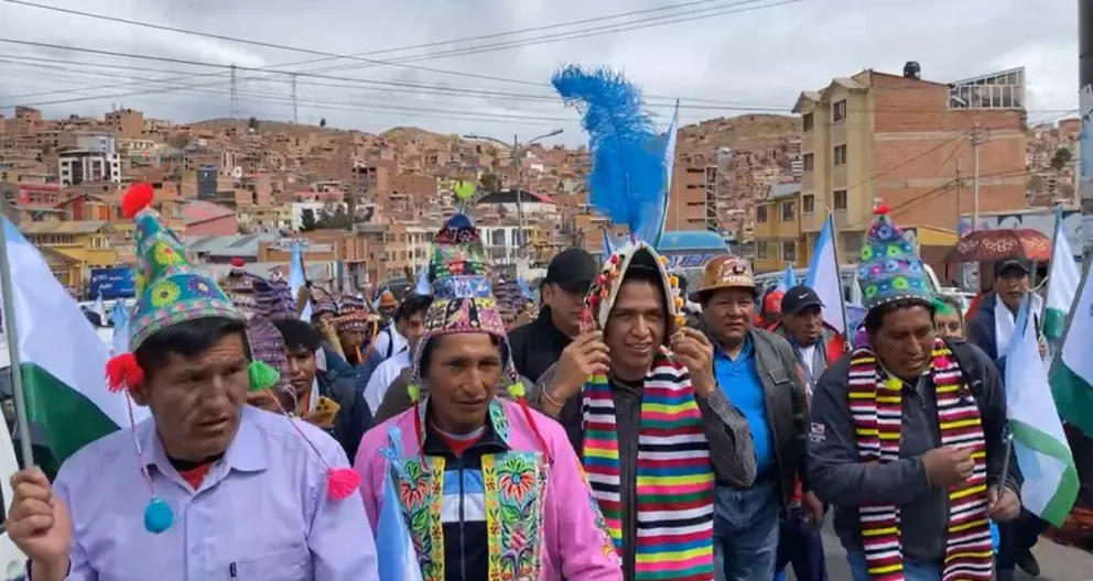 Andrónico Rodríguez caminó este sábado junto a representantes de organizaciones sociales en Potosí. Foto: Captura Facebook de Andrónico Rodríguez