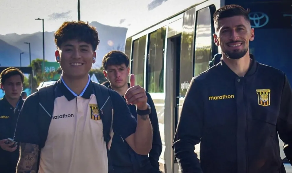 Gabriel Sotomayor (izq.) y Joel Amoroso, cartas de gol del Tigre que llegó el sábado a Cochabamba. Foto: The Strongest