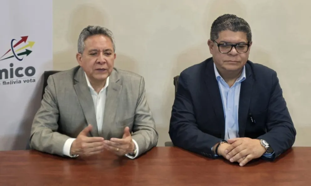 El presidente de la Confederación de Empresarios Privados de Bolivia (CEPB), Giovanni Ortuño, y el Presidente de la Cámara Nacional de Comercio (CNC), Eduardo Olivo