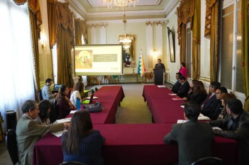 Conversatorio sobre migración en el Día Internacional del Migrante en la Cancillería, en 2024. Foto. ABI