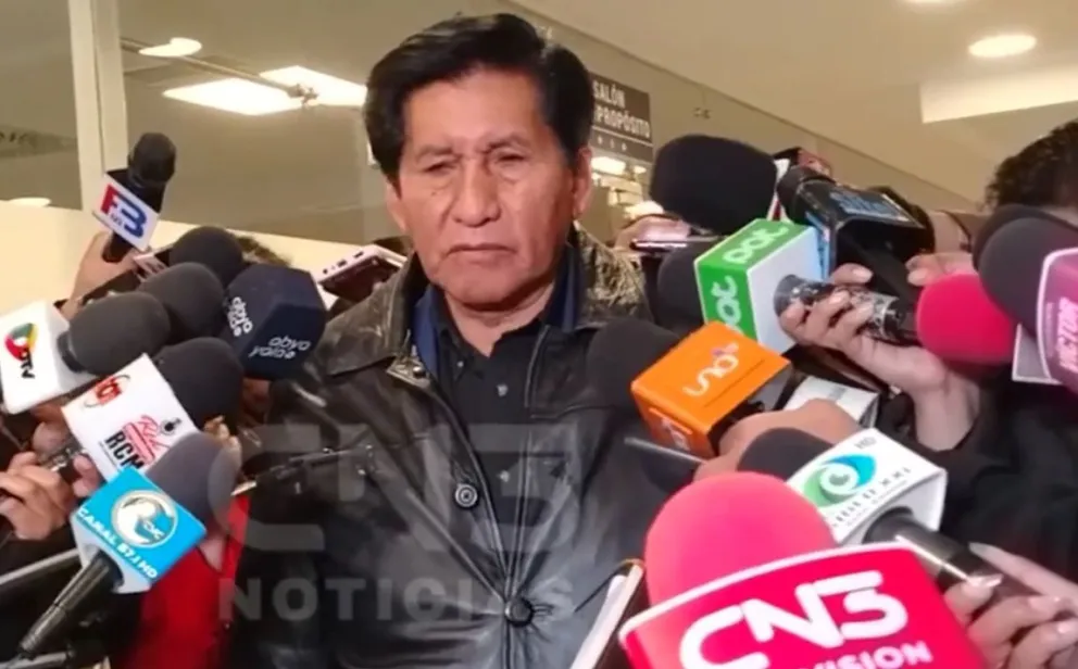 Feliz Ajpi durante su diálogo con los medios. Foto: Captura de video