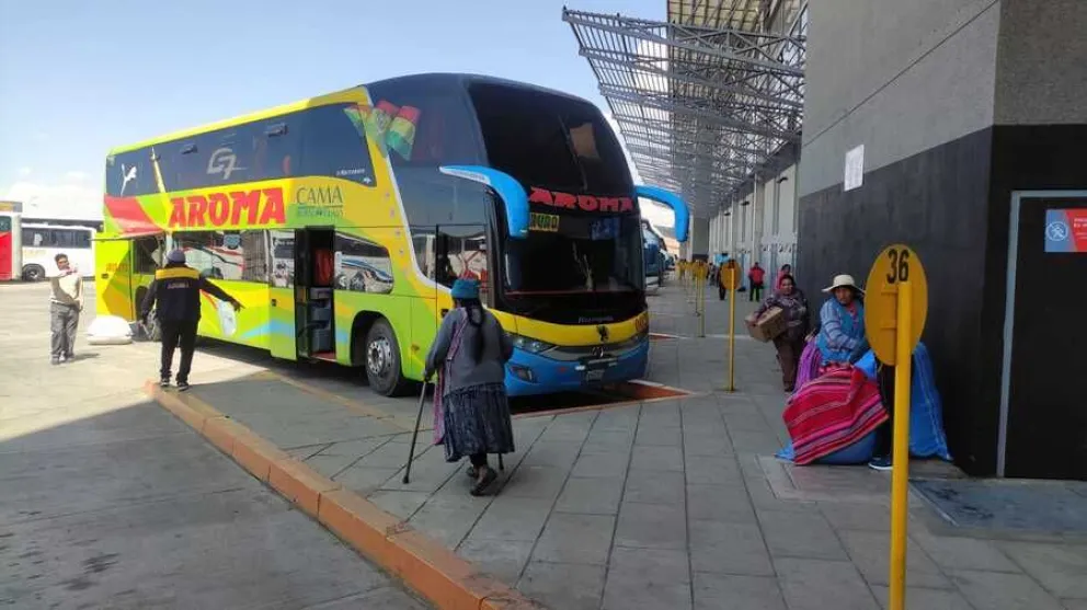 Controles en la Terminal Metropolitana de El Alto. FOTO: ABI