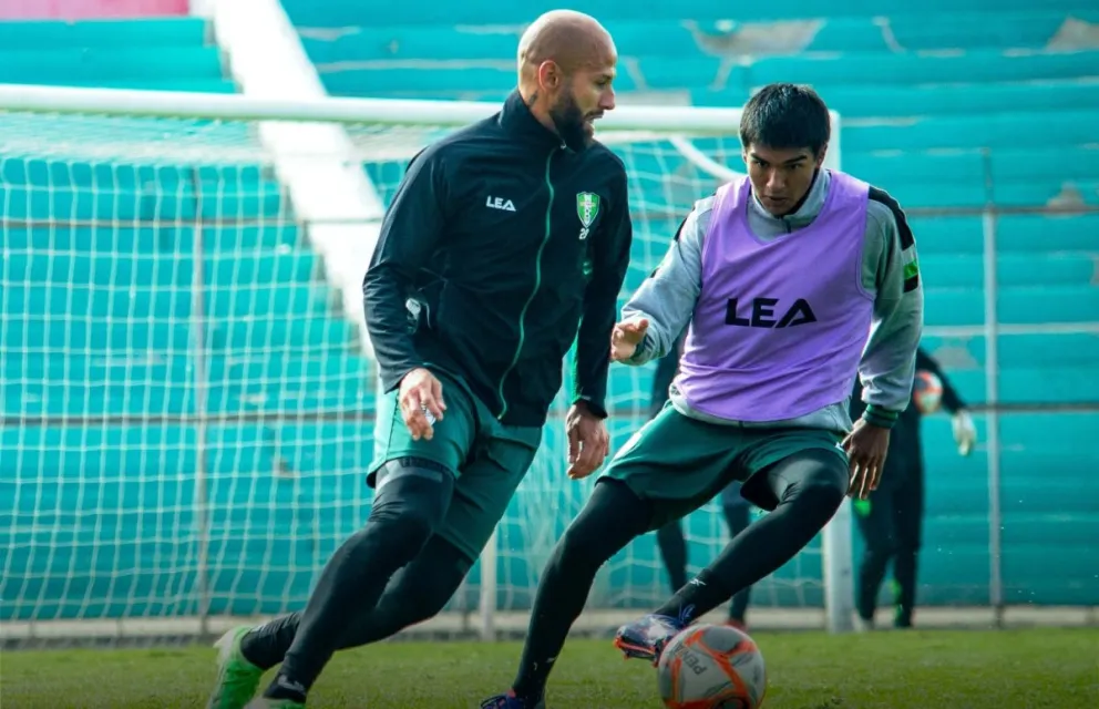 Una práctica de los tarijeños en el estadio IV Centenario. Foto:RT