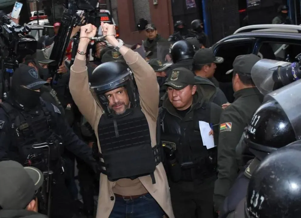Camacho, trasladado durante una audiencia por el Caso Golpe, en la ciudad de La Paz. Foto: DTV