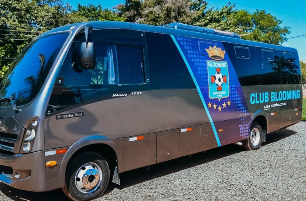 El bus de Blooming que fue atacado en la localidad de Montero. Foto: CB