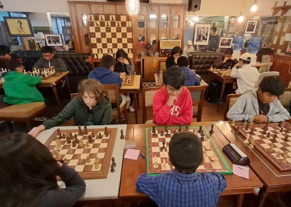 Foto de la primera versión de la Liga Juvenil de ajedrez. Foto: Club Blitz