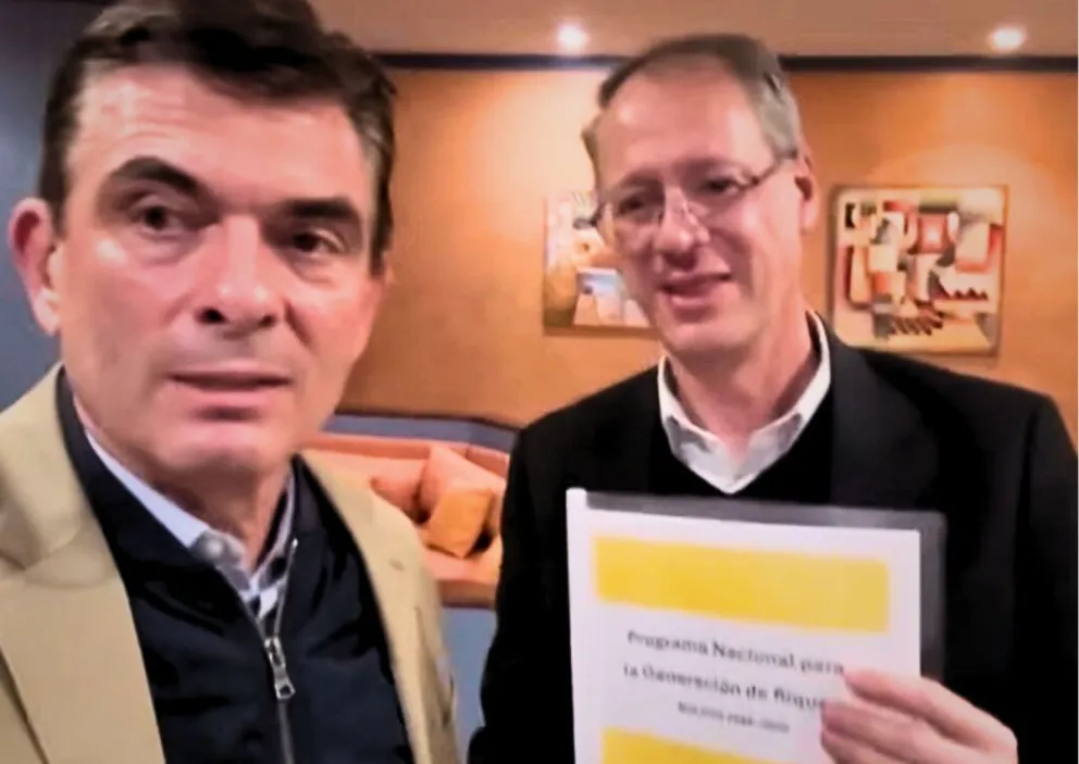 Paz y Duun en una captura de video.