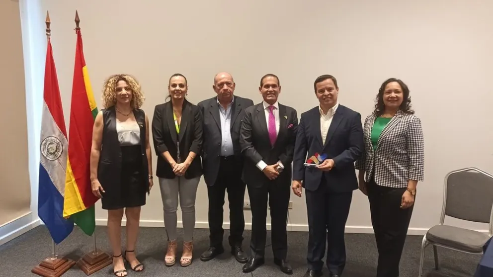 Empresarios bolivianos con autoridades de Paraguay en una cita de inversiones. Foto: Cámara Binacional de Comercio e Industria Boliviana Paraguaya