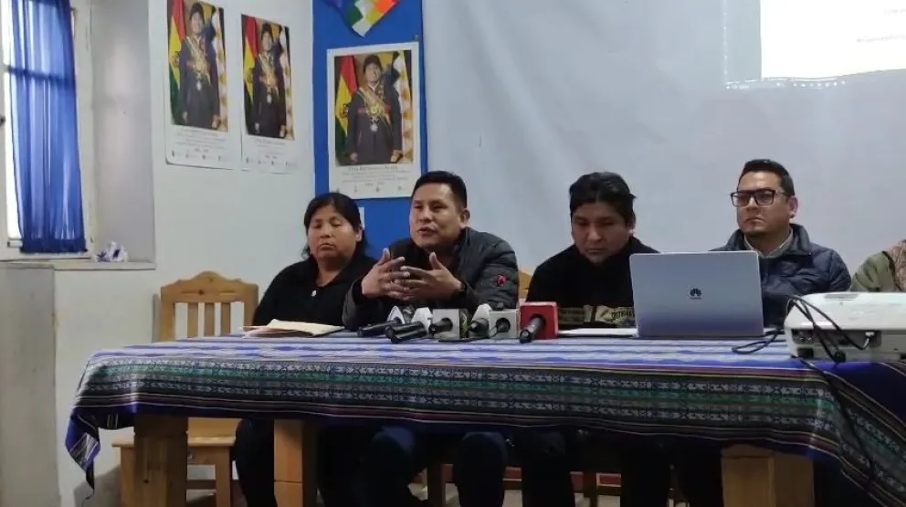 Omar Ramírez (cen), dirigente evista, en conferencia de prensa, este miércoles. Foto: Captura de video