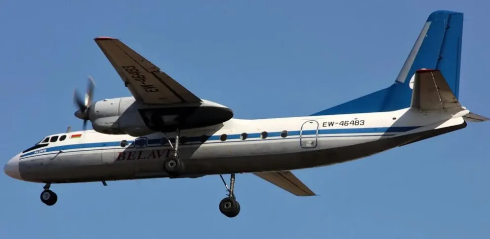 Un avión Antonov An-24RV en vuelo en una imagen de archivo. Foto: El Español