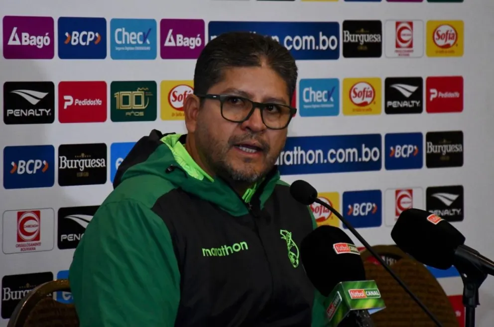 Óscar Villegas, el seleccionador nacional, planifica la labor de agosto. Foto: APG.