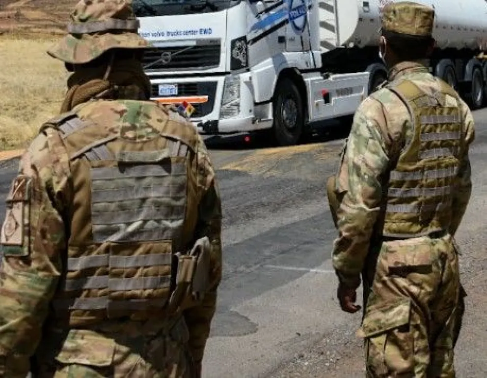 Una foto referencial de militares en un punto de control. Foto: Archivo ABI