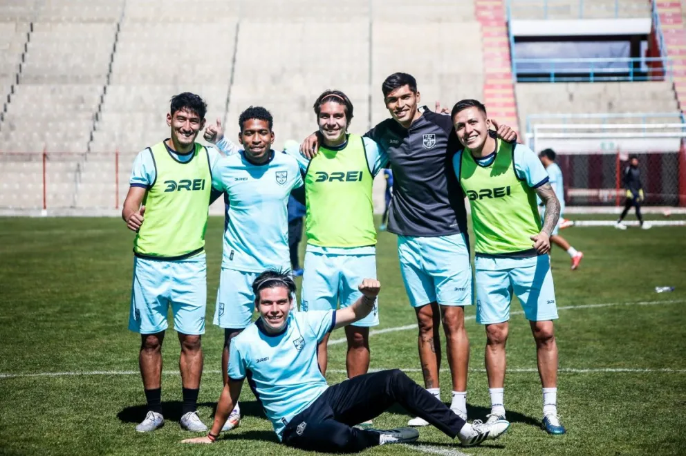 Jugadores de ABB en el cierre de su trabajo antes del juego de hoy. Foto: ABB