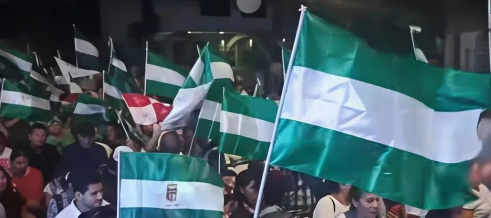 La marcha, convocada por los cívicos cruceños, se llevó a cabo hoy en la capital oriental. Foto: El Deber