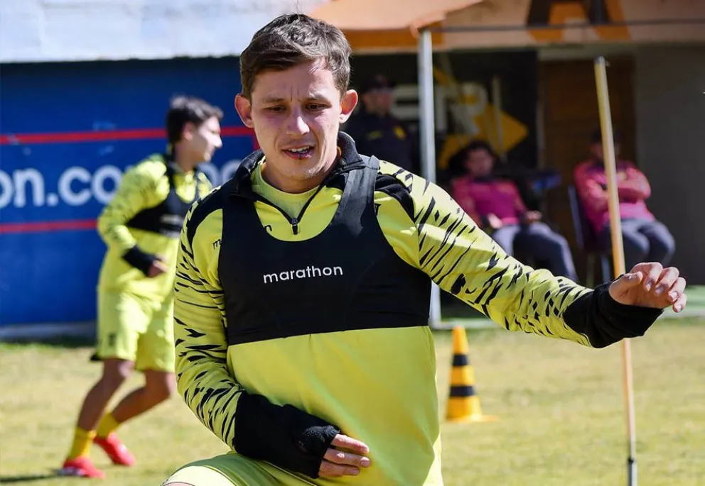 Tobías Moriceau, jugador de The Strongest, en un entrenamiento anterior. Foto: club The Strongest