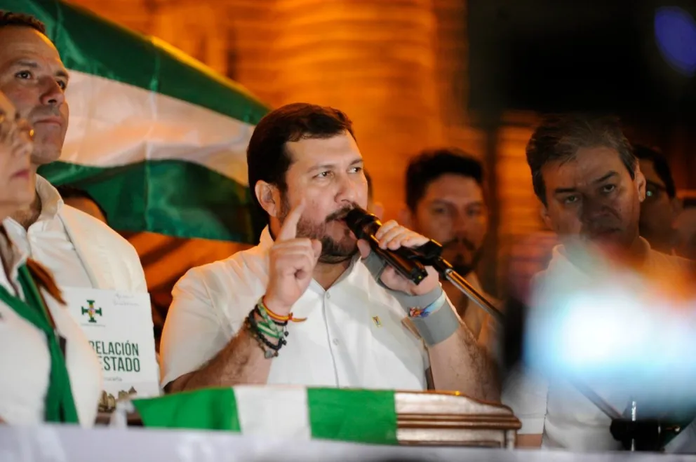 El presidente del Comité Cívico Pro Santa Cruz, Stello Cochamanidis, participó hoy en la marcha. Foto: APG