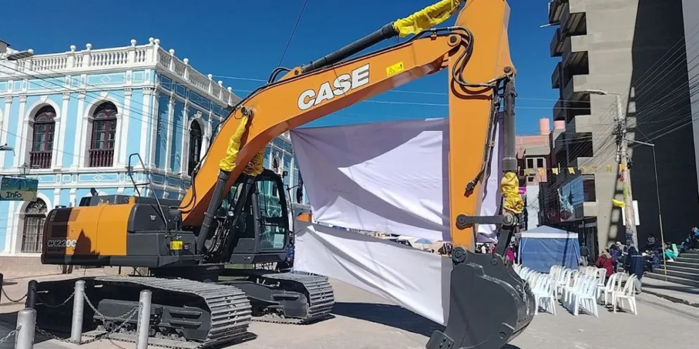 Una de las maquinarias entregadas en Uyuni. Foto: Ahora el Pueblo