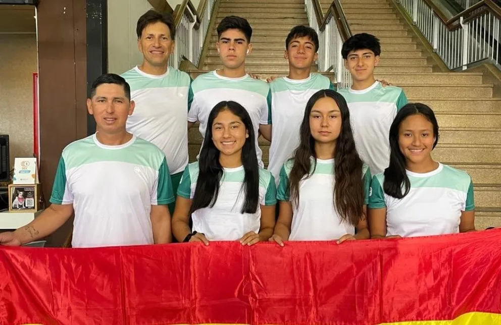Los integrantes del equipo nacional antes de su viaje a la capital paraguaya. Crédito: Federación Boliviana de Tenis