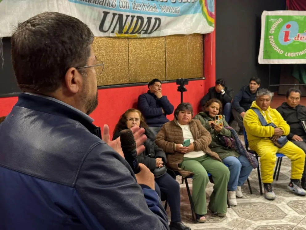El candidato Samuel Doria Medina con los bolivianos que viven en Buenos Aires. Foto: Samuel Doria Medina
